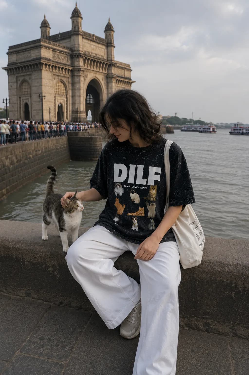 DILF – Damn I Love Felines Acid Wash Oversized T-Shirt
